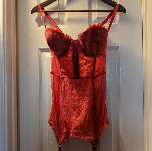 VICTORIAS SECRET Lingerie Red Lace GARTER BUSTIER CORSET Bra 36D NWT - Picture 1 of 6